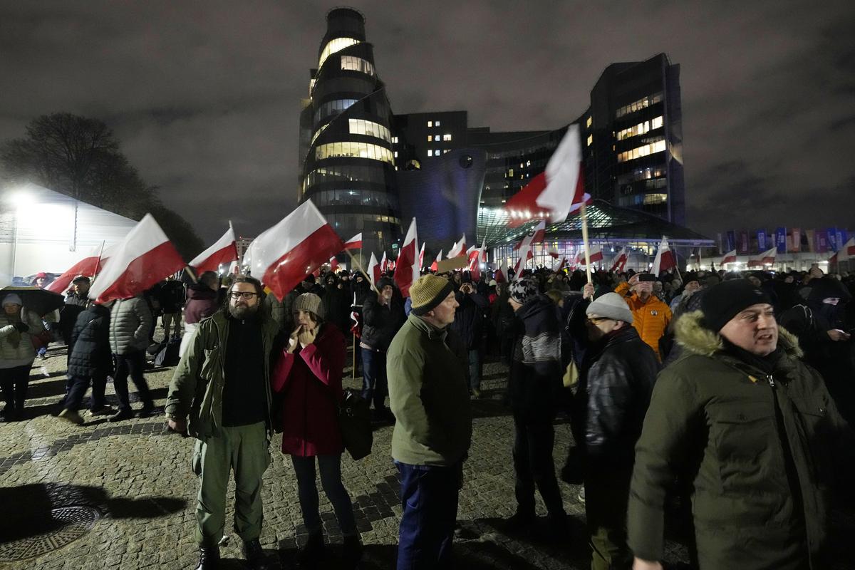 Polska rozwiązuje wszystkie media publiczne w celu restrukturyzacji