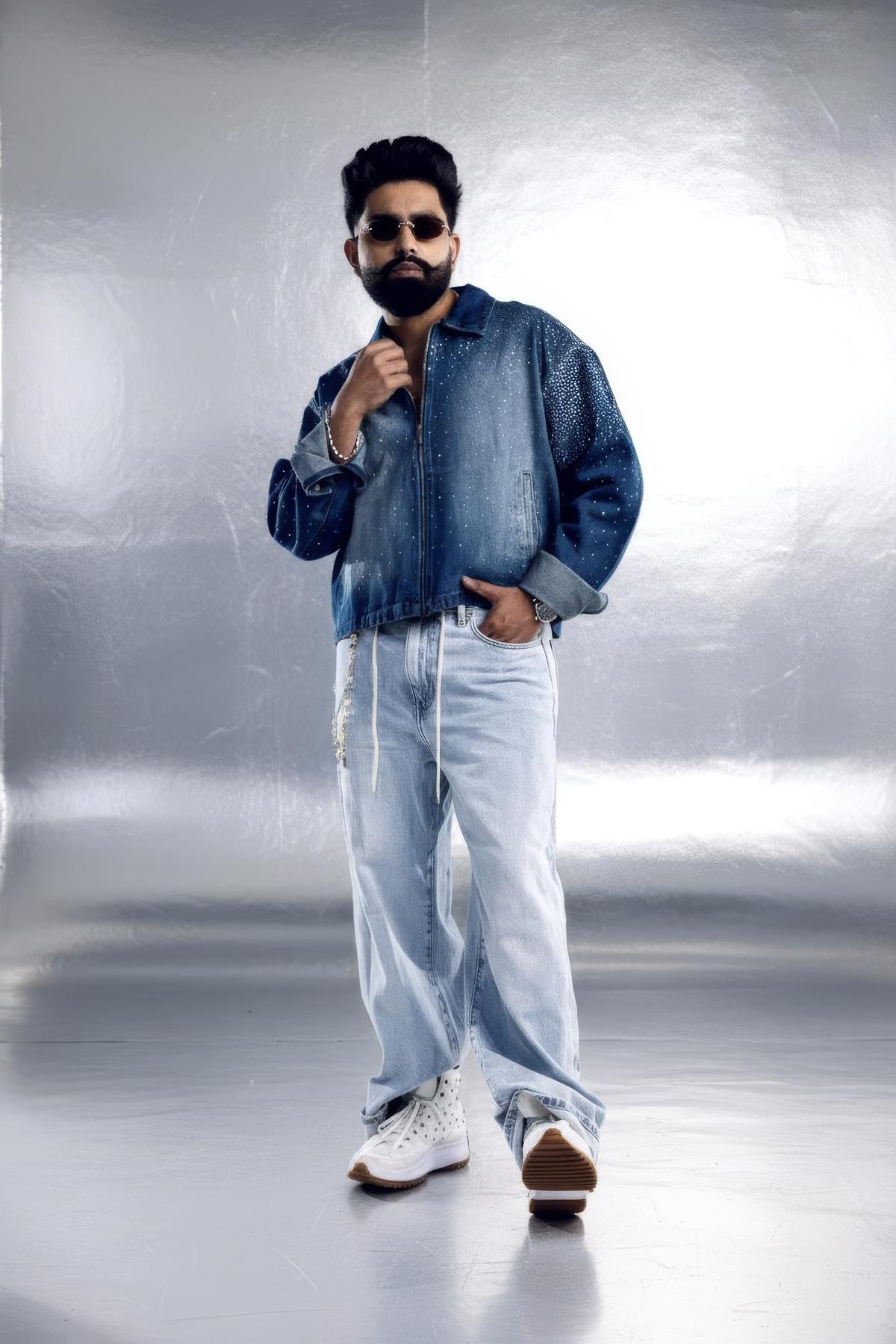 वामसी श्रोताओं से जुड़ने के लिए नए जमाने के तरीकों का इस्तेमाल करते हैं