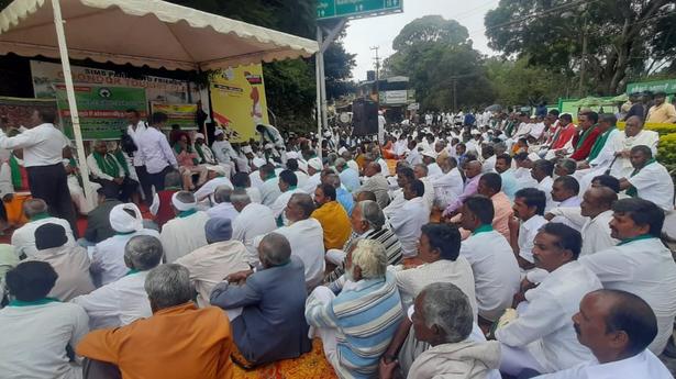 Small tea growers stage protest in Coonoor