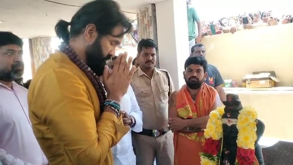 Actor Vishnu Manchu worships at Baktha Kannappa’s birthplace in Utukur