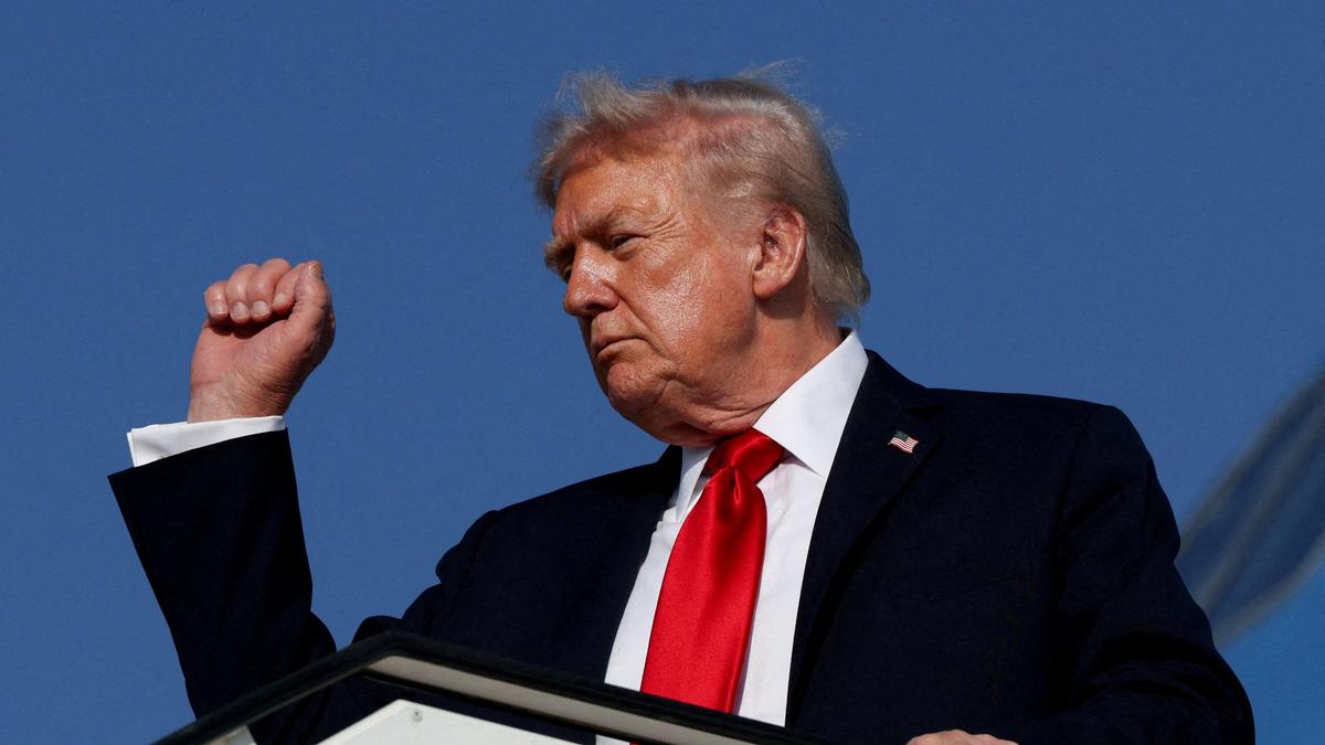 इज़राइल-हमास युद्ध के लिए ट्रम्प की युद्धविराम योजना एक नए चरण में पहुंचने के साथ ही ख़तरे का सामना कर रही है