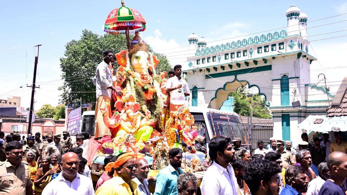 Scores of devotees take part in Vinayaka idol procession in Dindigul