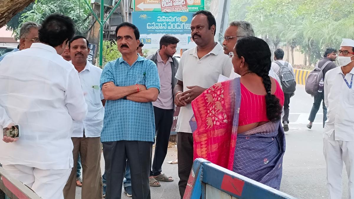 Civic body officials to make daily field visits for prompt redressal of public issues in Vijayawada