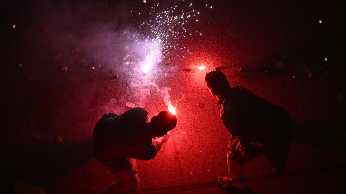 दिल्ली का वायु प्रदूषण WHO की सीमा से 15 गुना अधिक; शहर के कुछ हिस्से ‘गंभीर’ प्रदूषण की चपेट में हैं