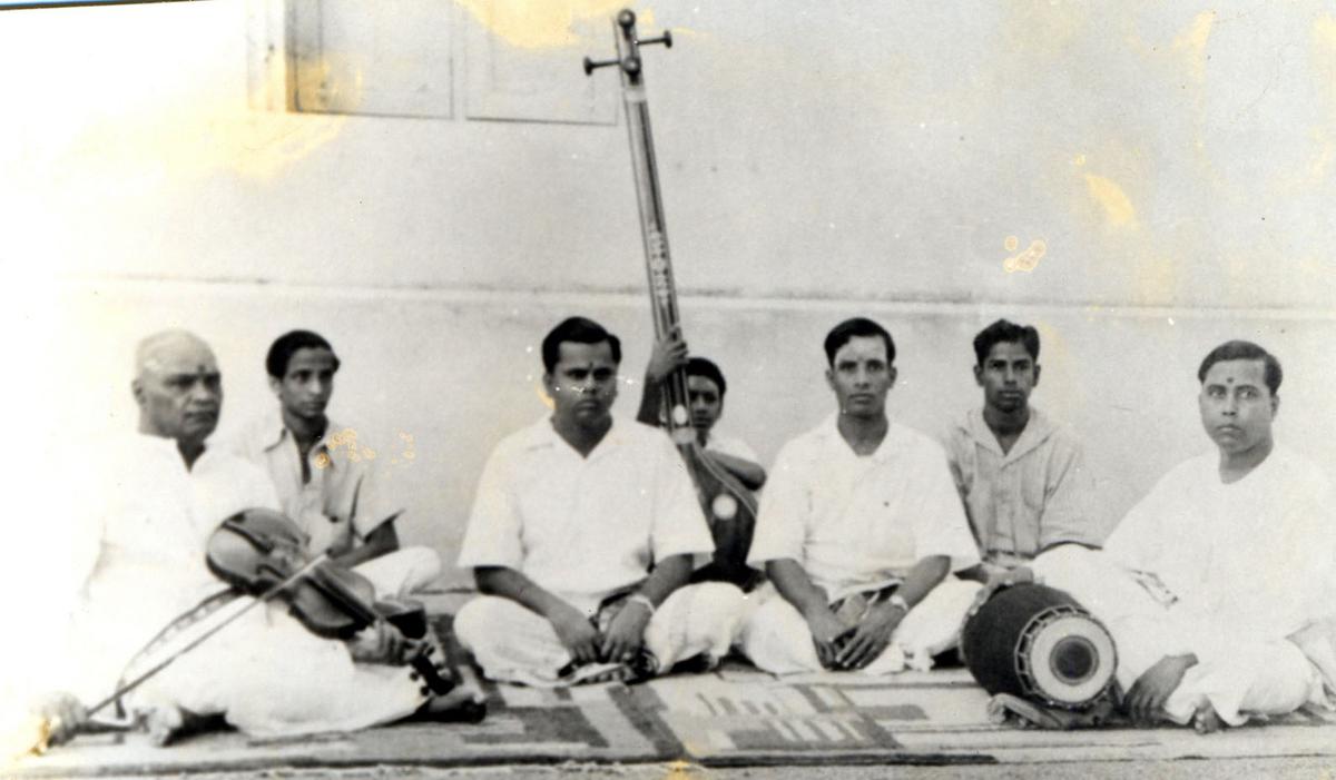 Alathur Brothers  with Rajamanikkam Pillai  and Palani Subramania Pillai. 