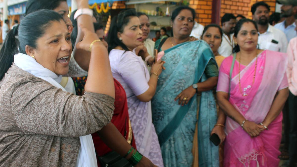 Spot inspection of public market turns into street brawl between BJP and Congress supporters in Belagavi