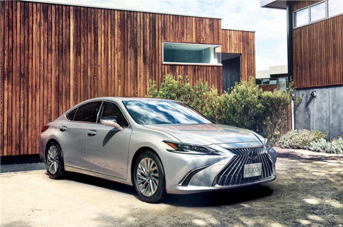 Lexus launches updated ES 300h sedan in India