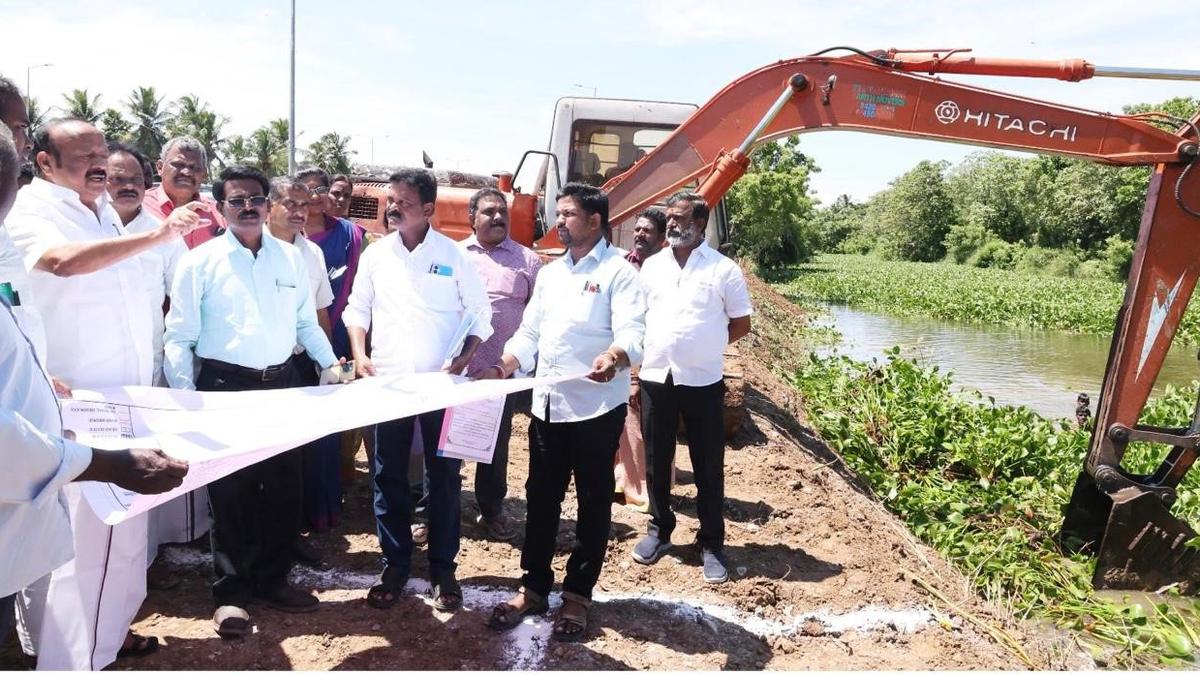 Tamil Nadu Minister inaugurates desilting works in Cuddalore district