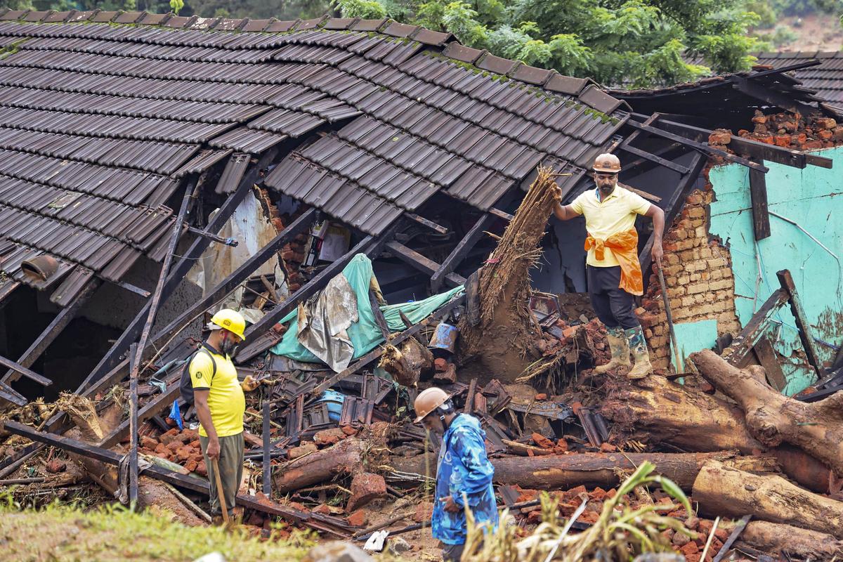 Army and rescue personnel during a rescue operation at Chooralmala area after a landslide triggered by heavy rainfall in Wayanad district.