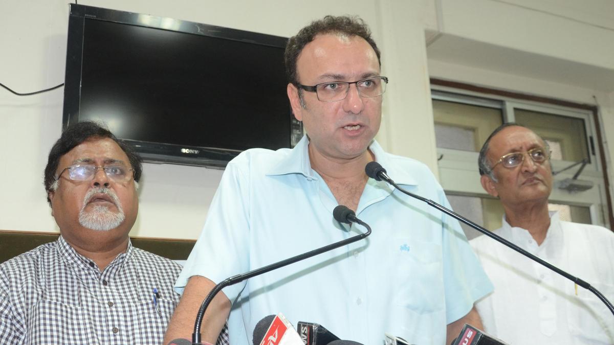 Shapoorji Pallonji Group asks for listing of Tata Sons