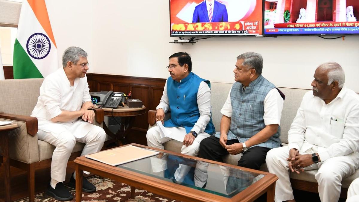 MPs demand Vande Bharat to Belagavi, rail connectivity to Saundatti