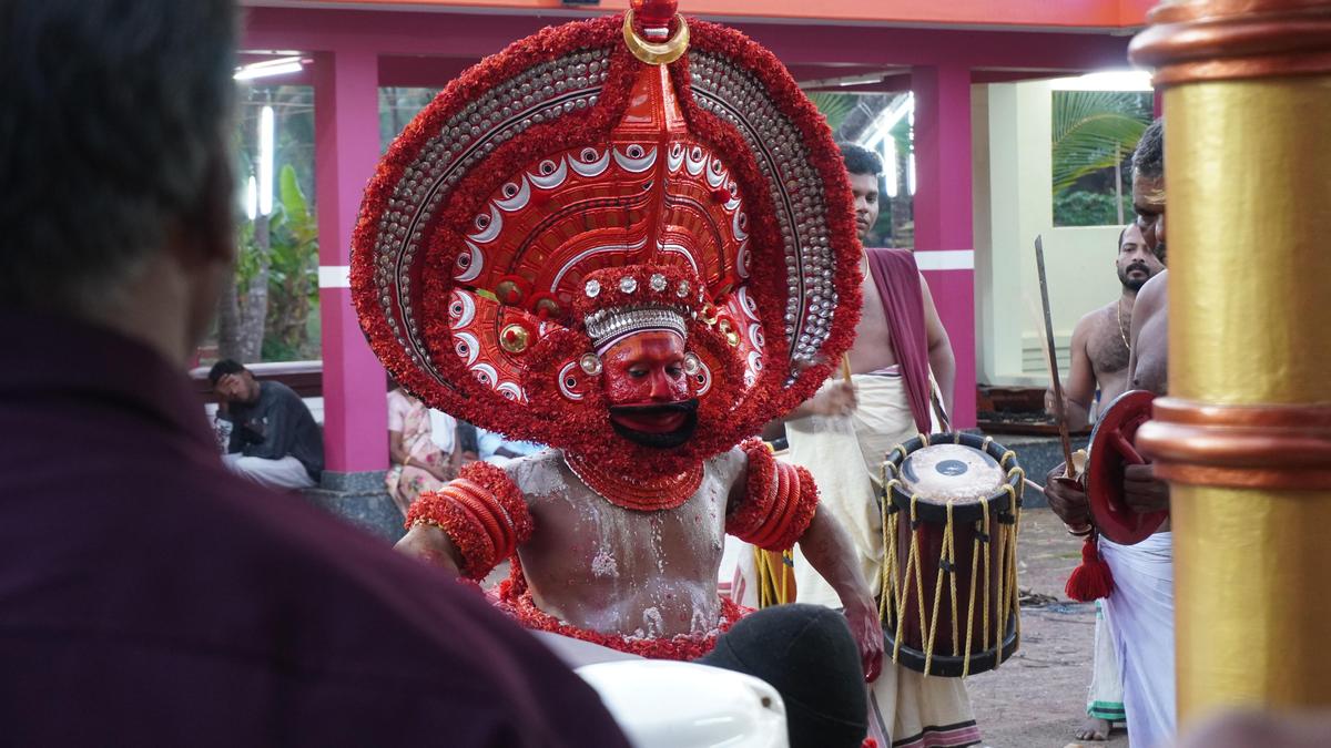 Kathivanoor Veeran Theyyam