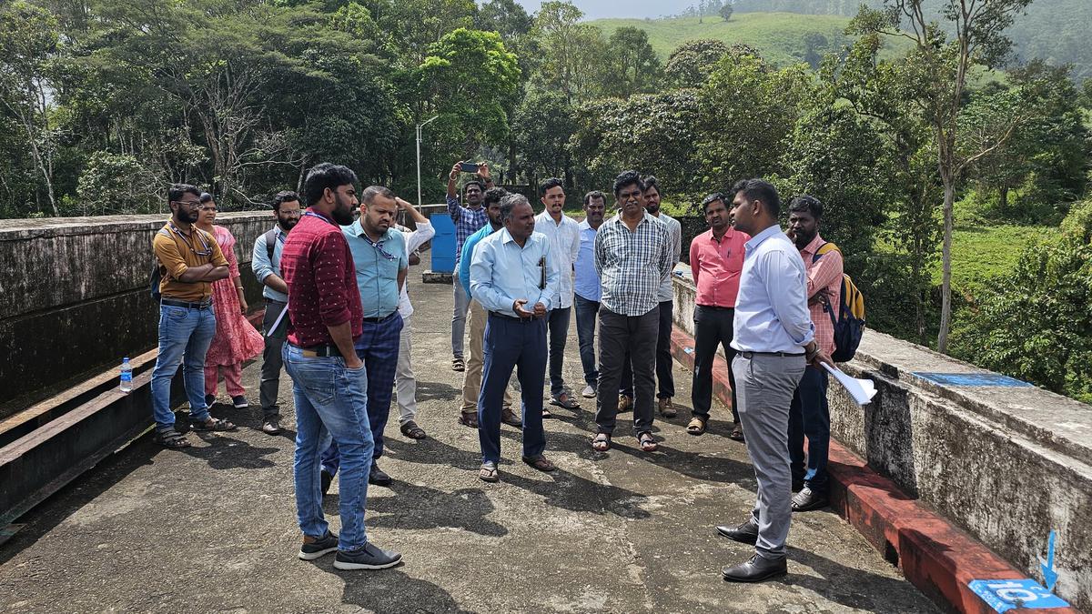Sub-committee inspects Mullaperiyar dam