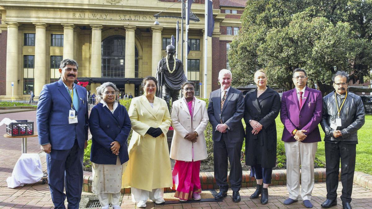 President Murmu discusses ways to boost bilateral cooperation with New Zealand’s Governor General, Deputy PM