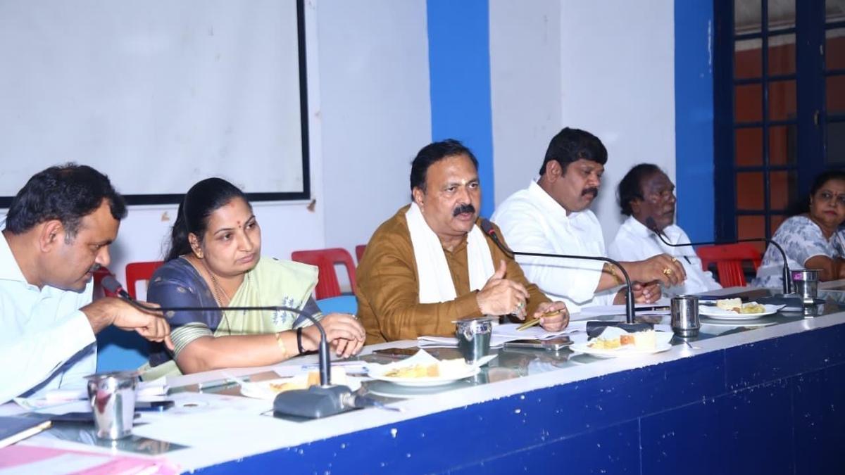 Central grants to be sought for ₹100 cr. road development, says MLA Mahesh Tenginakai