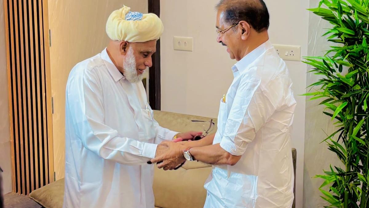 Sunny Joseph meets Samastha’s Jifri Thangal in Kozhikode