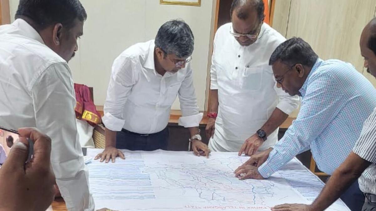 Komatireddy urges NHAI chairman to sanction new projects, speed up pending ones  