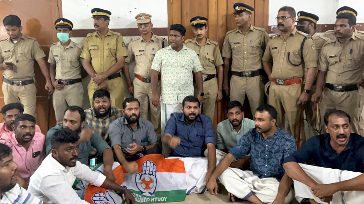 Youth Congress activists stage protest against OP consultation fee at Kozhikode MCH