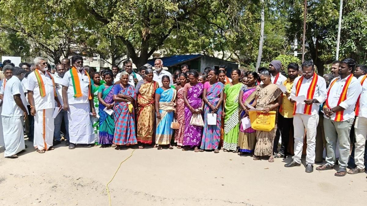 Farmers lay siege to Tiruchuli taluk office protesting against permission granted for stone quarry in Vadapalai