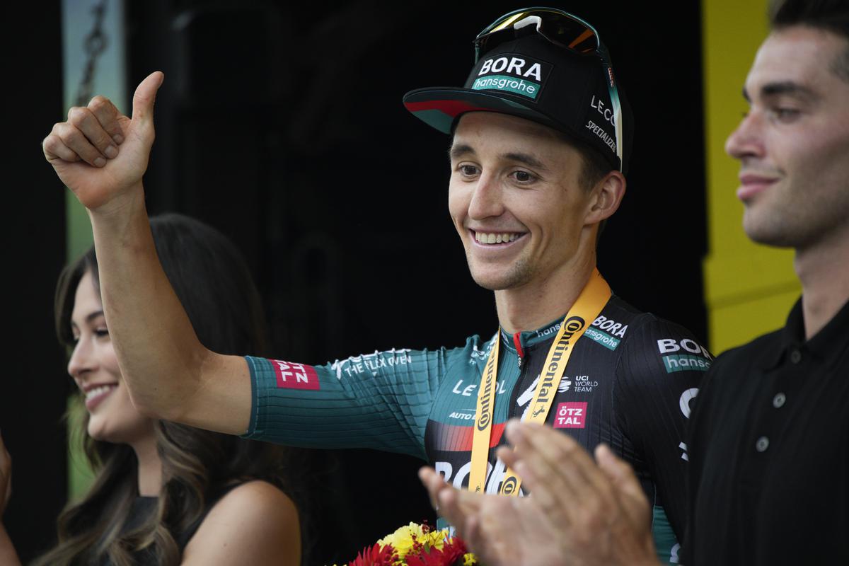 Hindley guida il Tour de France mentre Pogacar fatica nei Pirenei