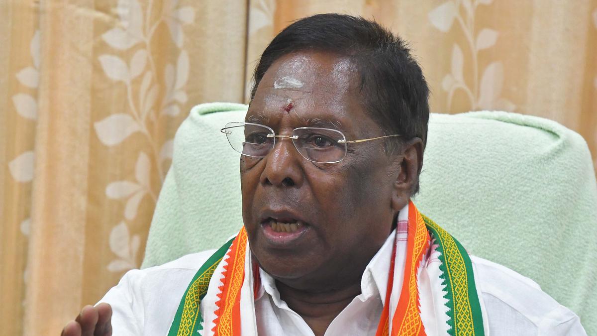 Former Puducherry CM slams Tamil Nadu BJP chief on migrant workers issue