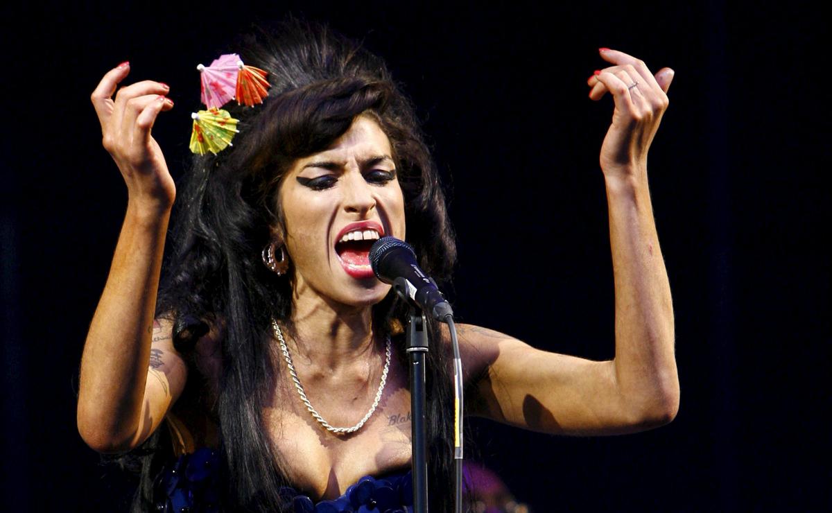 British singer Amy Winehouse performs at the Glastonbury Festival 2008 in Somerset in south west England in this June 28, 2008 file photo