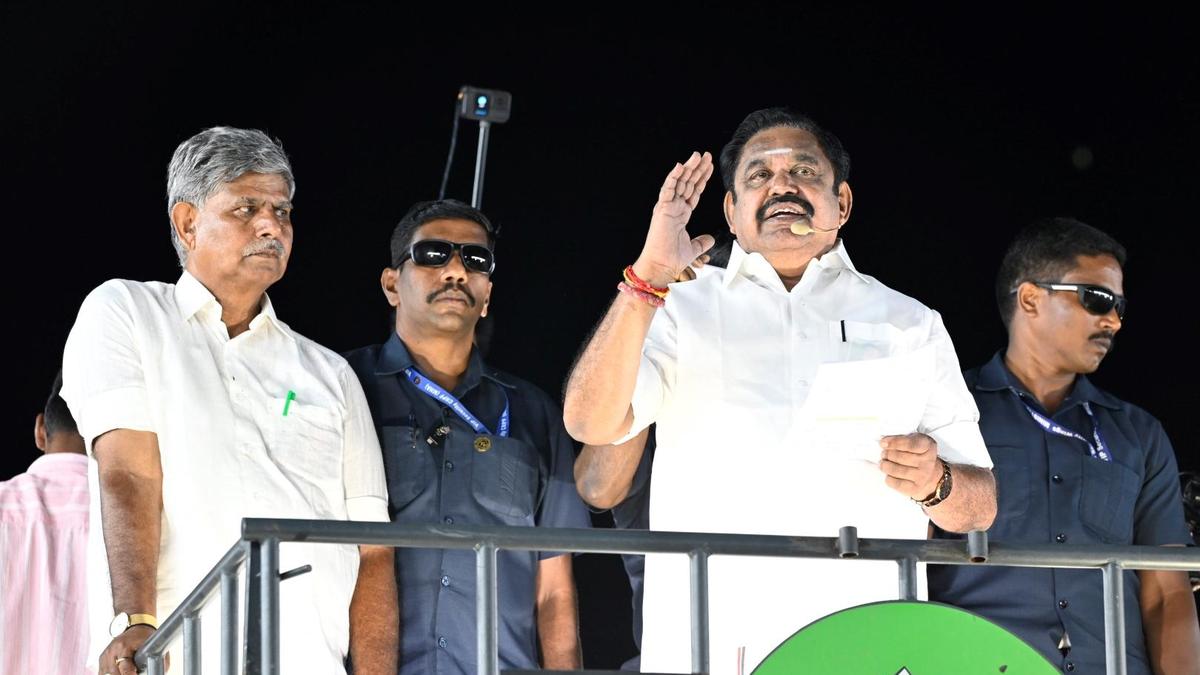 Palaniswami accuses Sengottaiyan of betraying AIADMK