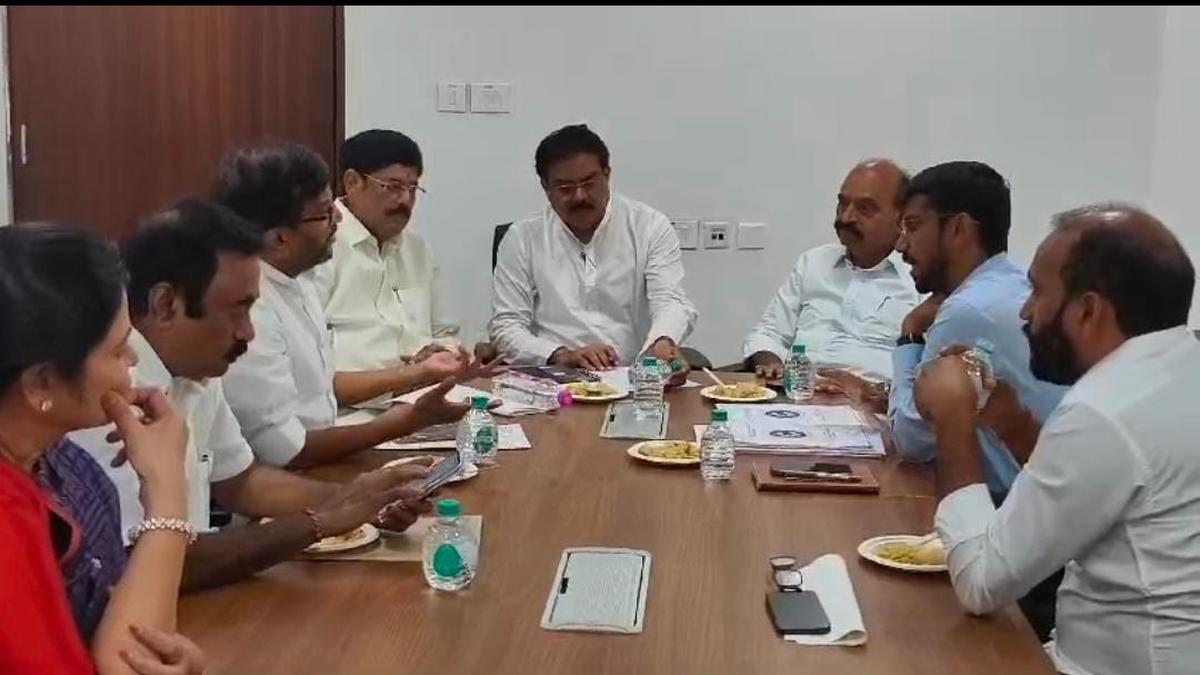 Minister alerts Nellore farmers to remove middlemen