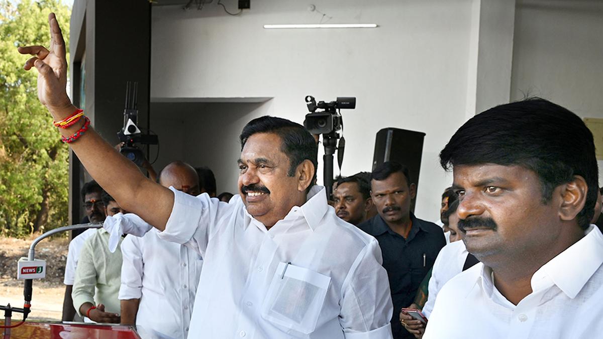 Lok Sabha polls | Palaniswami says government employees and teachers should teach DMK a lesson
