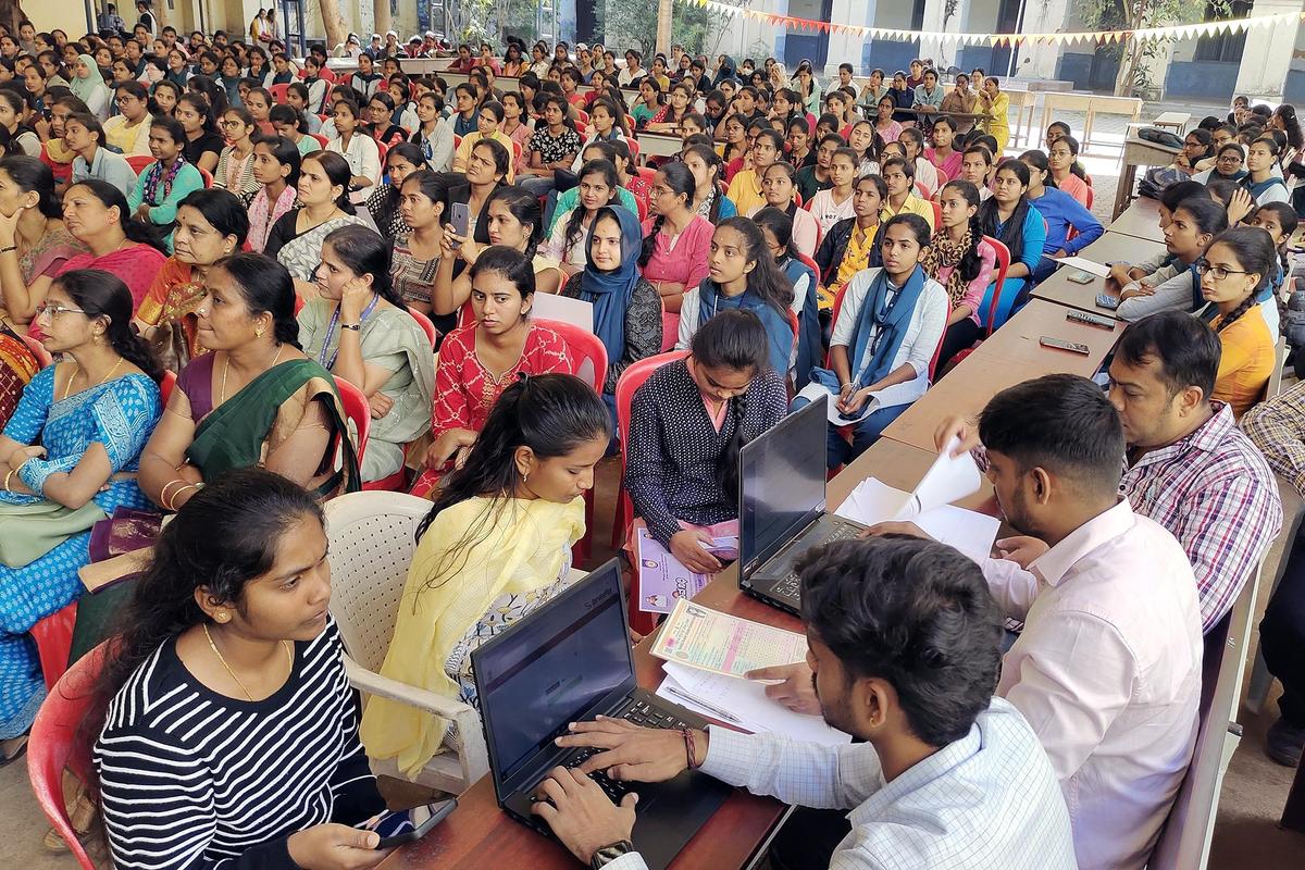 Unemployment: 48,000 engineering graduates have registered under Yuva Nidhi  scheme - The Hindu