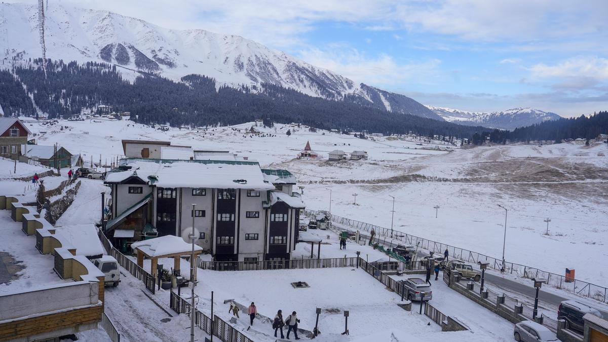 Kashmir ‘golden triangle’ tourist spots register 100% hotel occupancy on New Year’s eve: officials