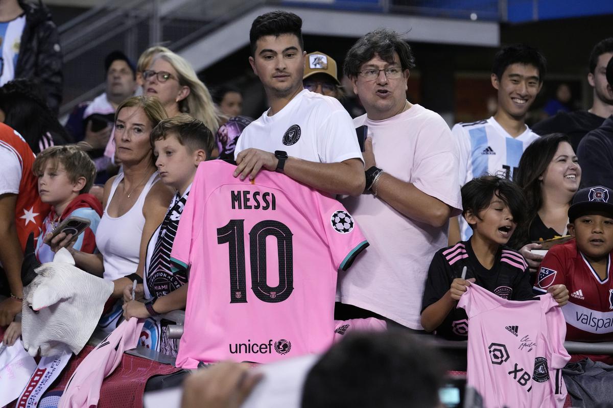 Lionel Messi Autographed the Shirt of a Fan Who Ran on to Field