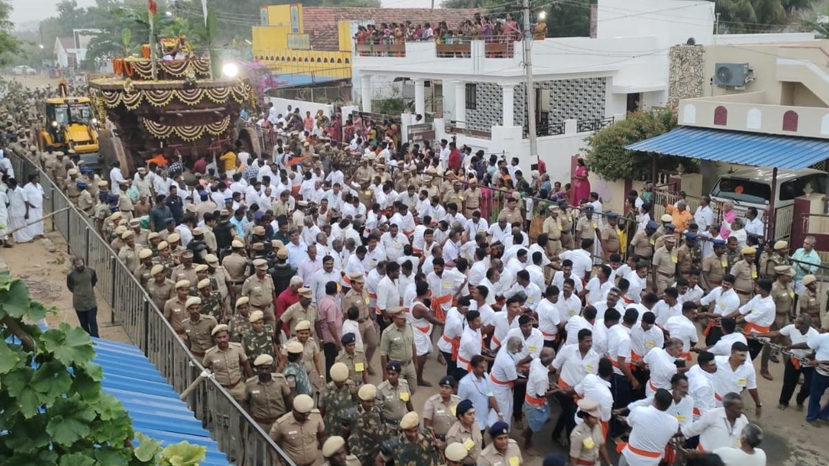 Kandadevi temple car taken on trial by Devasthanam staff; large posse of police ensured smooth run