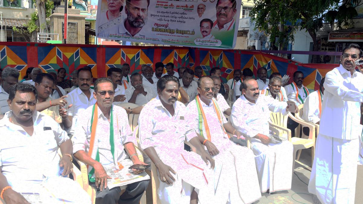 Congress stages demonstration in Thoothukudi