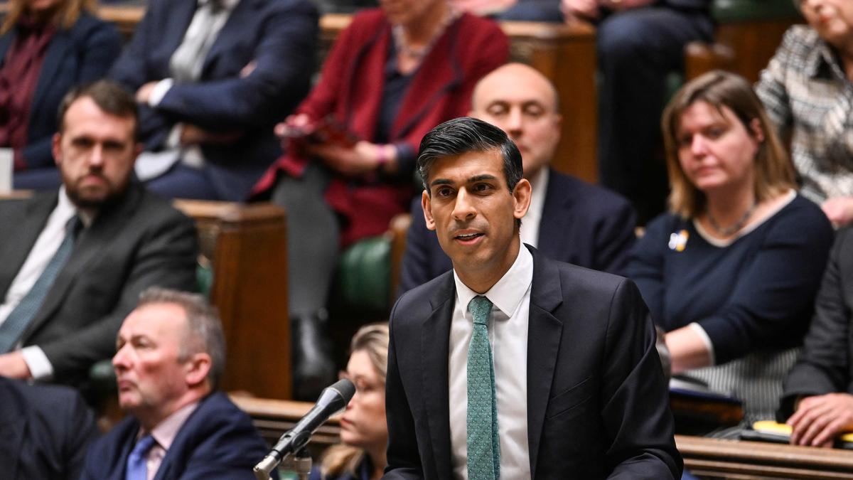 U.K. PM Rishi Sunak apologises for removing car seat belt