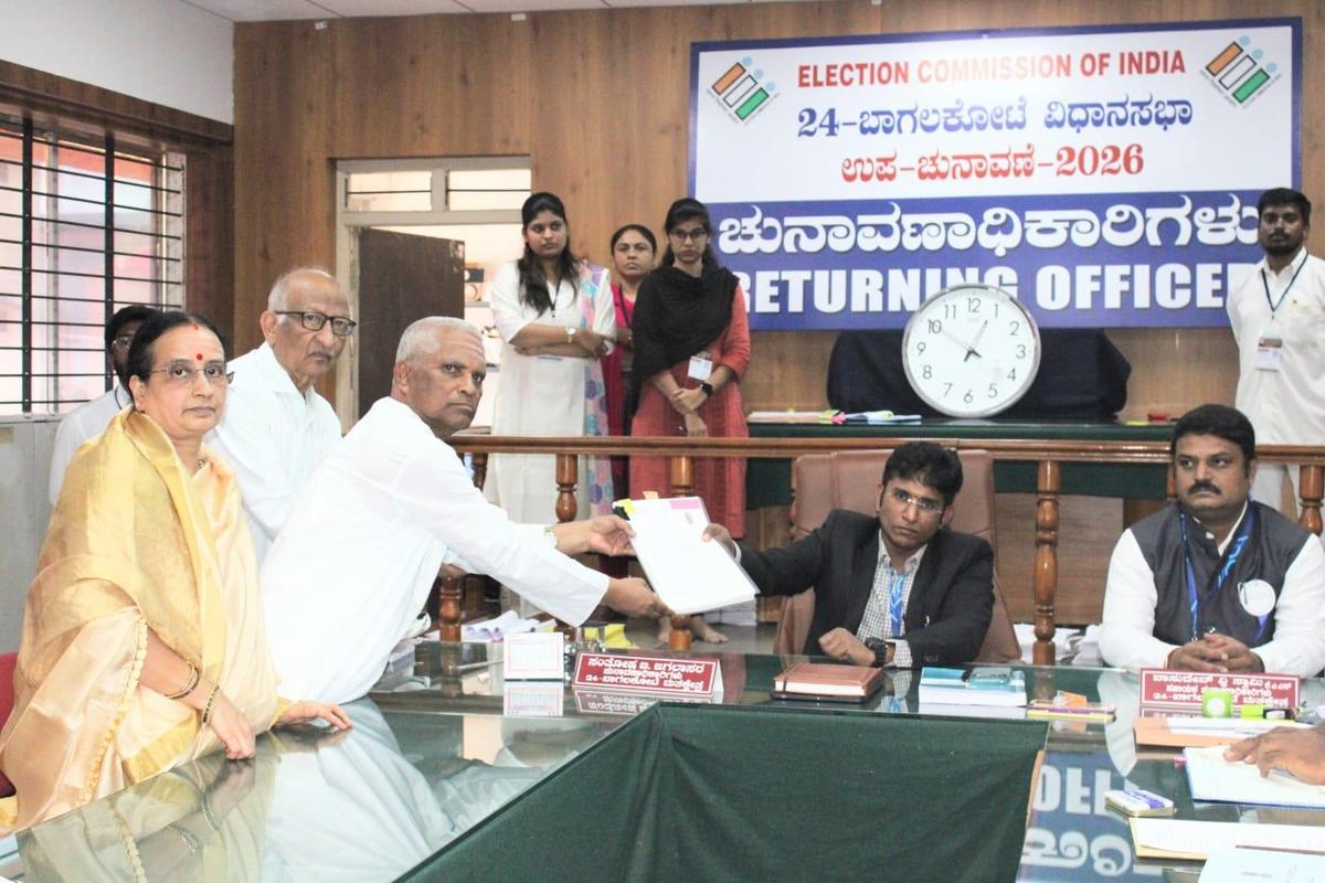 वीरभद्रय्या चरण्तिमथ ने शुक्रवार (20 मार्च) को बागलकोट में बागलकोट विधानसभा क्षेत्र के लिए उपचुनाव के लिए अपना नामांकन दाखिल किया।