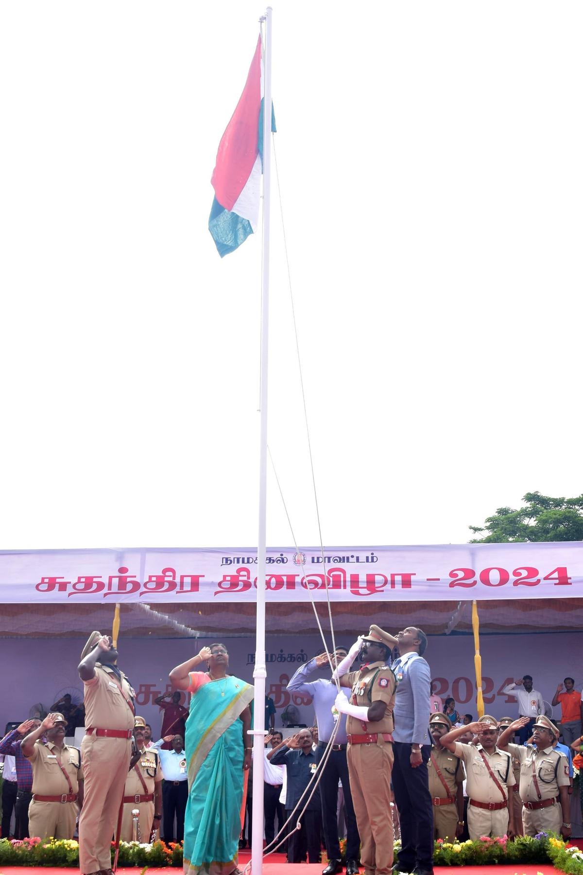 Namakkal District Collector S. Uma hoisting the National Flag during the 78th Independence Day celebrations on Thursday.