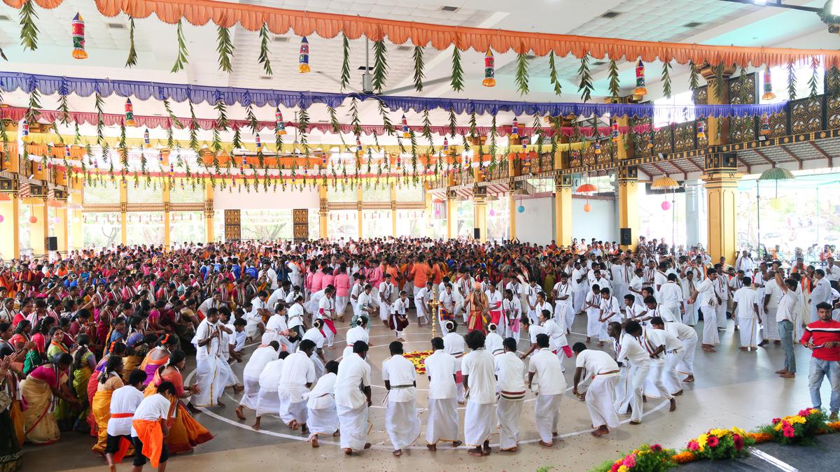 Bhajan an integral part of India’s religious and cultural history inspiring devotion, says Moorusavira Mutt seer