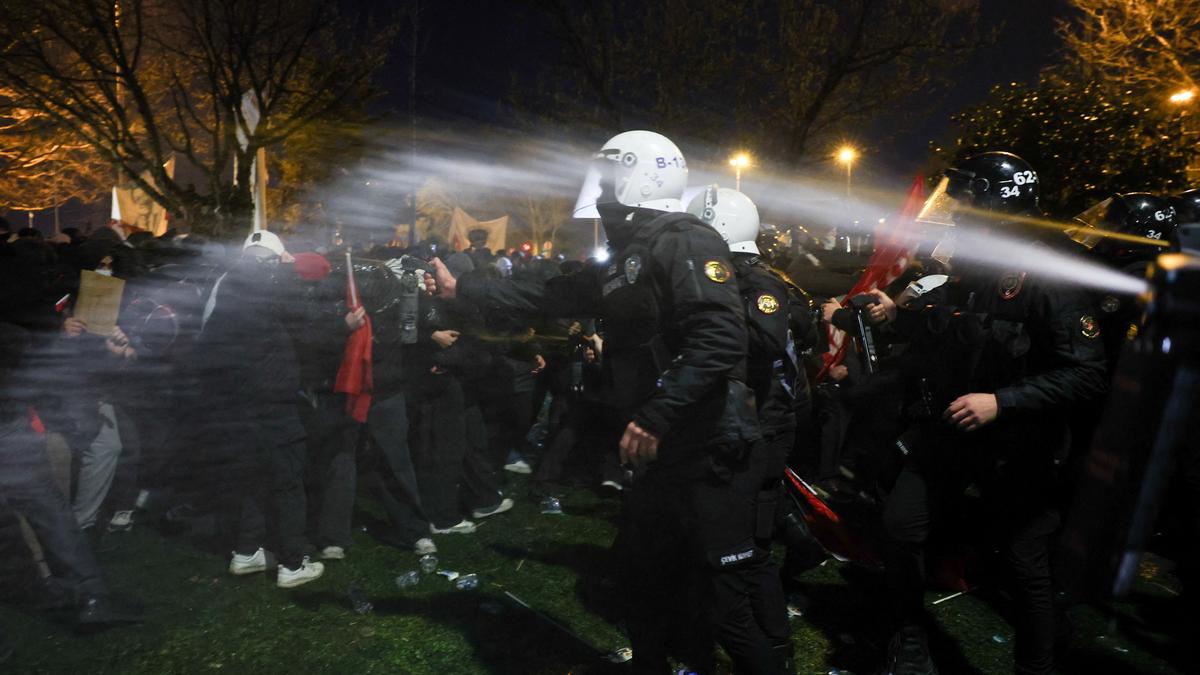 Thousands rally in Istanbul as Erdogan issues warning against protests over Mayor’s arrest