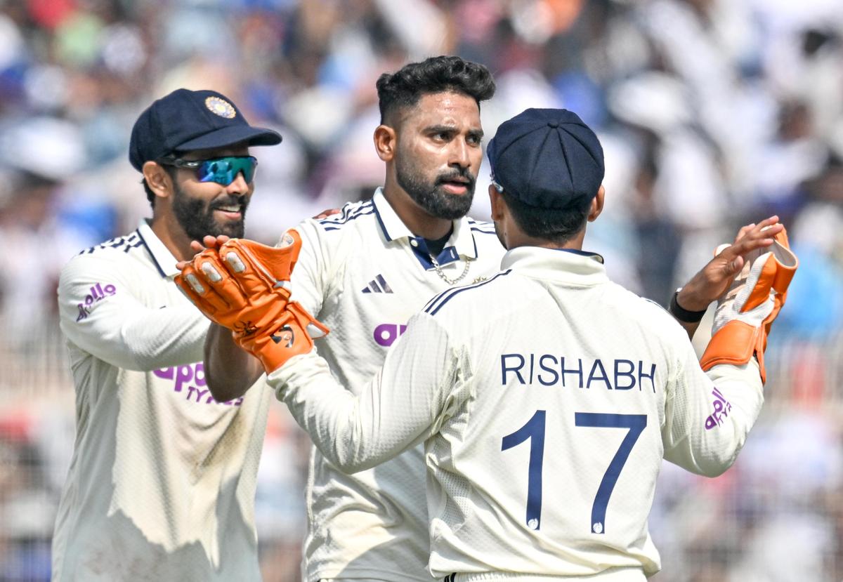 Mohammed Siraj remató la cola sudafricana con estilo al tomar dos terrenos rápidos hacia el final y la India se fijó un objetivo de 124, en Calcuta el 16 de noviembre de 2025. Mohammed Siraj remató la cola sudafricana con estilo al tomar dos terrenos rápidos hacia el final y la India se fijó un objetivo de 124, en Calcuta el 16 de noviembre de 2025.