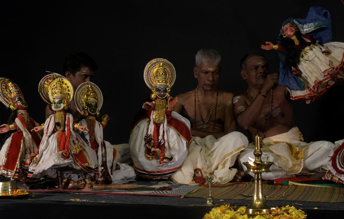 A scene from ‘Duryodhanavadham’ Paavakathakali (Glove puppet kathakali) organised by Tripunithura Kathakali Kendram in Tripunithura near Kochi.