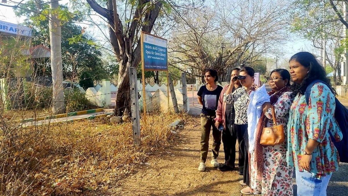 गुलबर्गा विश्वविद्यालय के पूर्व छात्रों ने महिलाओं पर जलवायु परिवर्तन के प्रभाव पर प्रकाश डाला