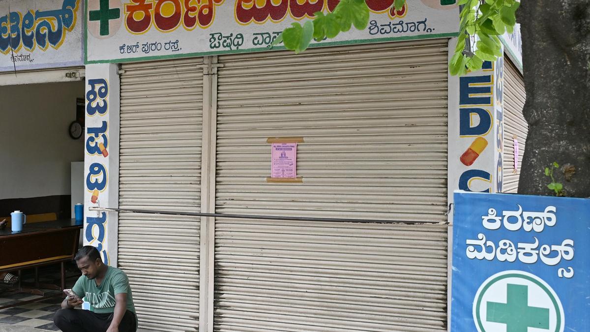 Chemists, druggists close shops in Shivamogga, stage protest