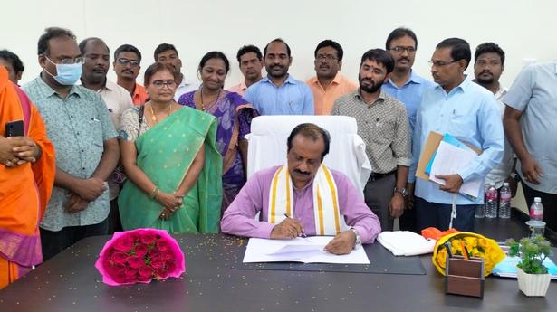 Government ensuring best infra for JNTU, says new V-C