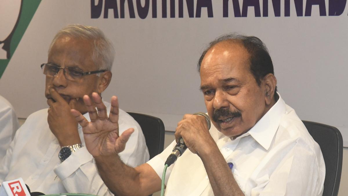 Veerappa Moily announces retirement from electoral politics