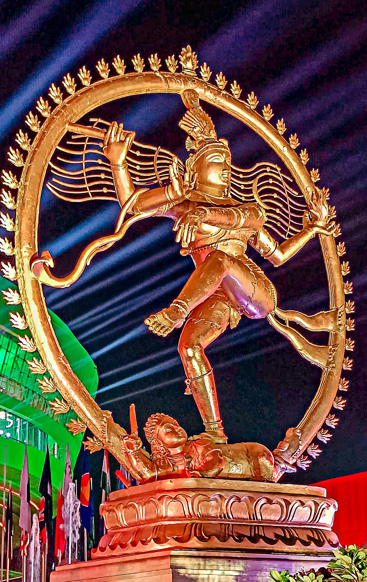 Amazon.com: Natraj Statue in brass 6 inches - Lord Shiva doing Tandav dance  Idol | Murti | Sculpture | Figurine - Famous Lord Shiv Nataraj | Nataraja  pose