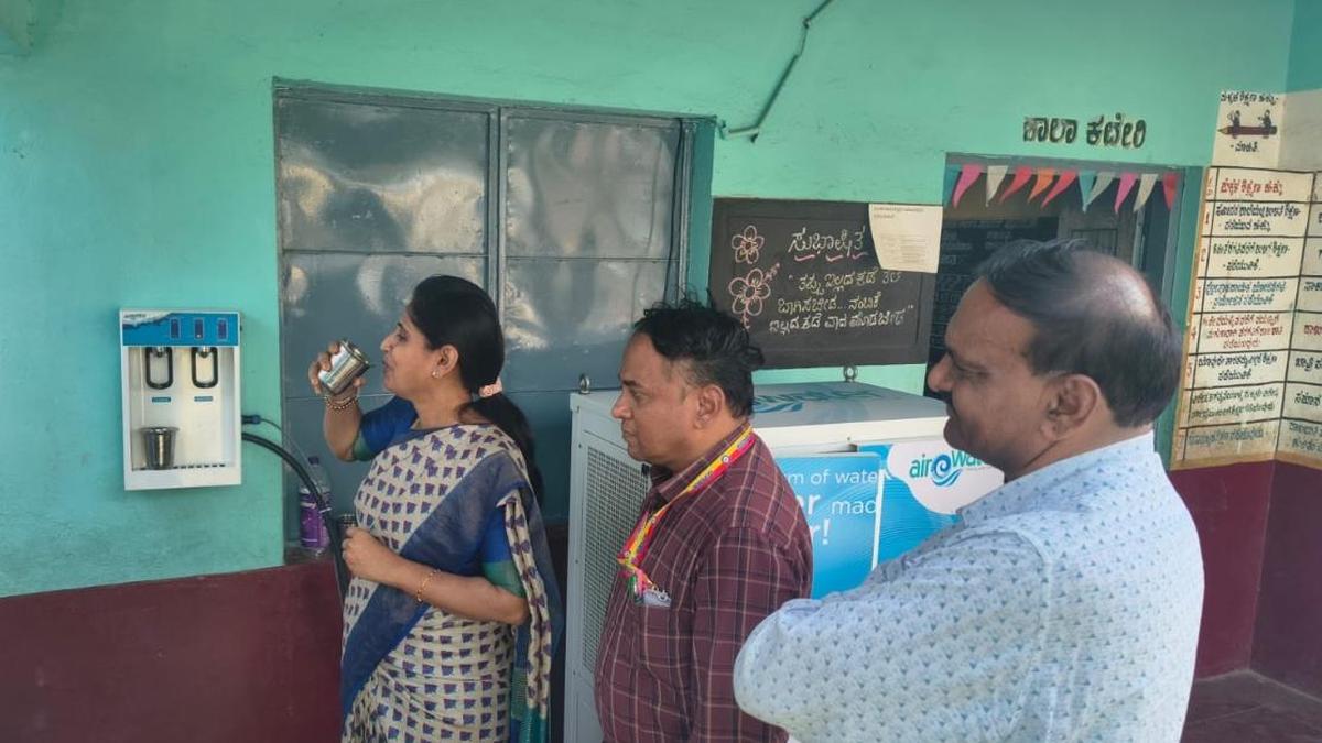 Minister inspects unit that produces drinking water from air in school in Karnataka