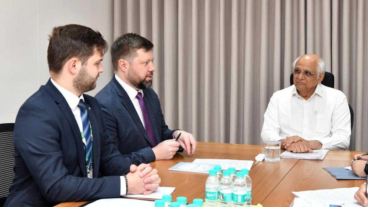 Russian Consul General meets Gujarat CM, discusses cooperation in maritime, shipbuilding and education