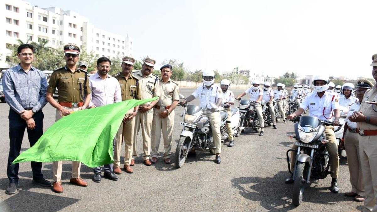 ‘Police personnel should strictly adhere to rules and lead citizens by example’