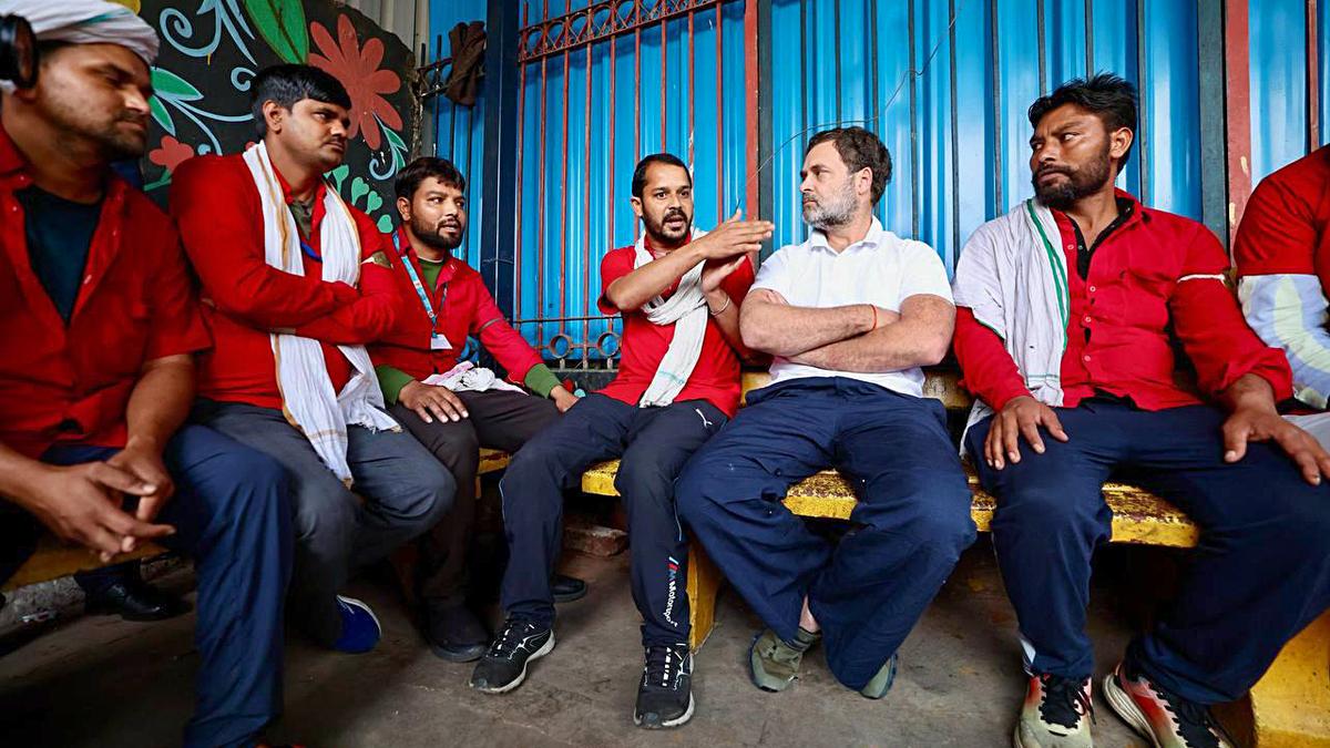 Will put across porters' demands to Govt, fight for their rights: Rahul